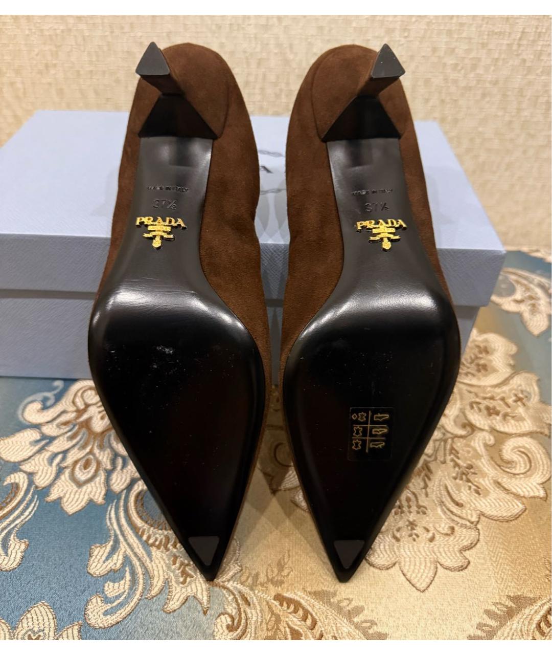 PRADA Коричневые замшевые лодочки на низком каблуке, фото 5