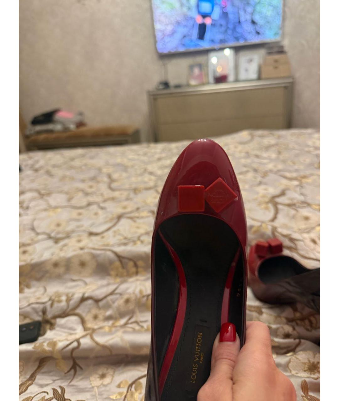 LOUIS VUITTON Красные туфли из лакированной кожи, фото 8
