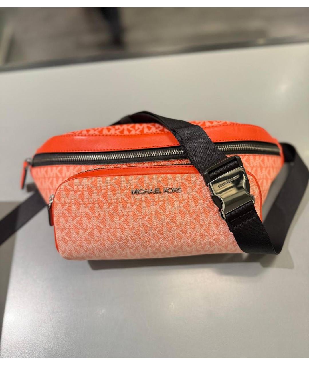 MICHAEL KORS Оранжевая поясная сумка из канвы, фото 4