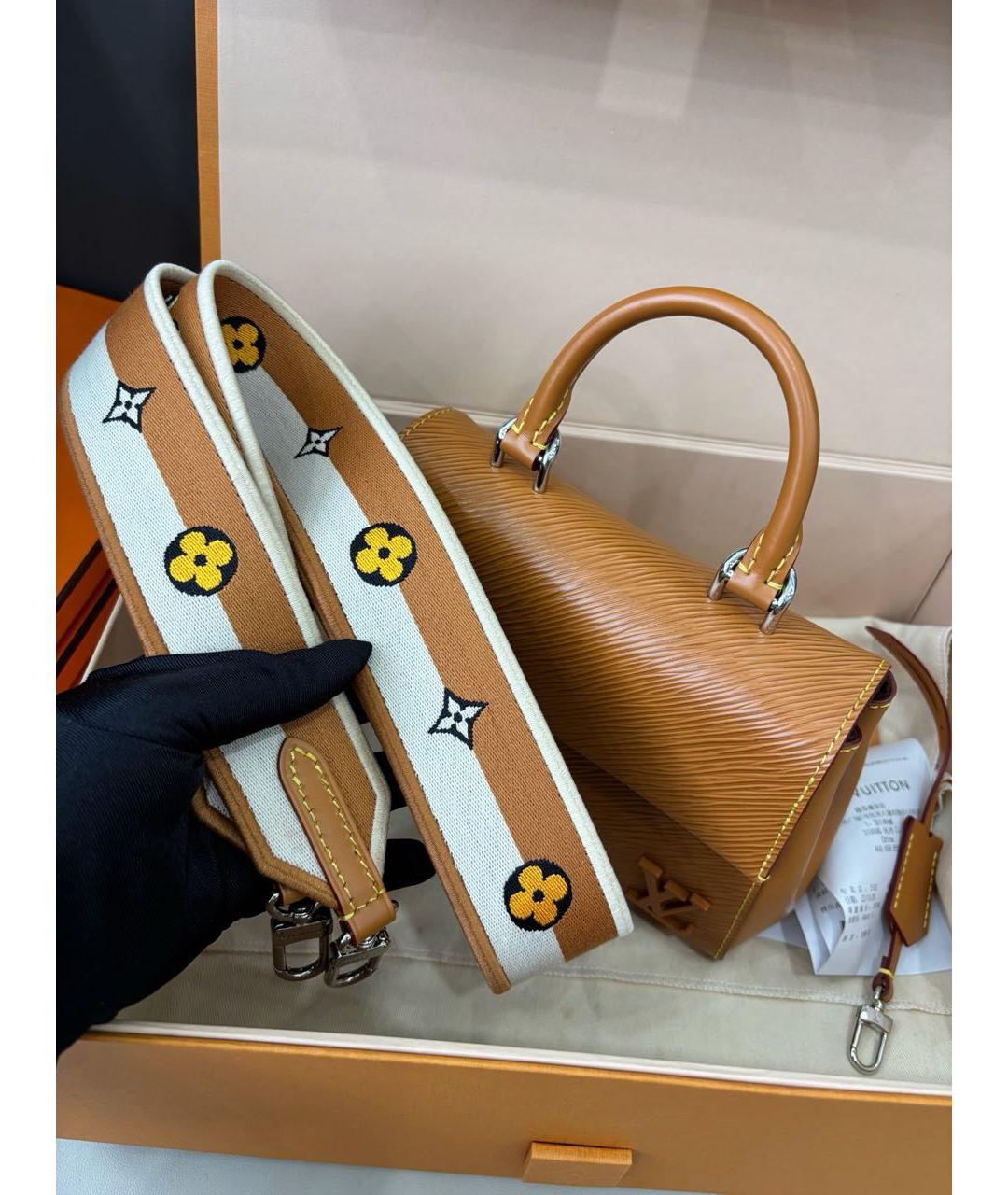 LOUIS VUITTON Коричневая кожаная сумка через плечо, фото 7