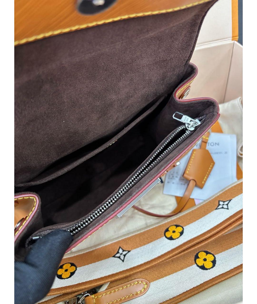LOUIS VUITTON Коричневая кожаная сумка через плечо, фото 6