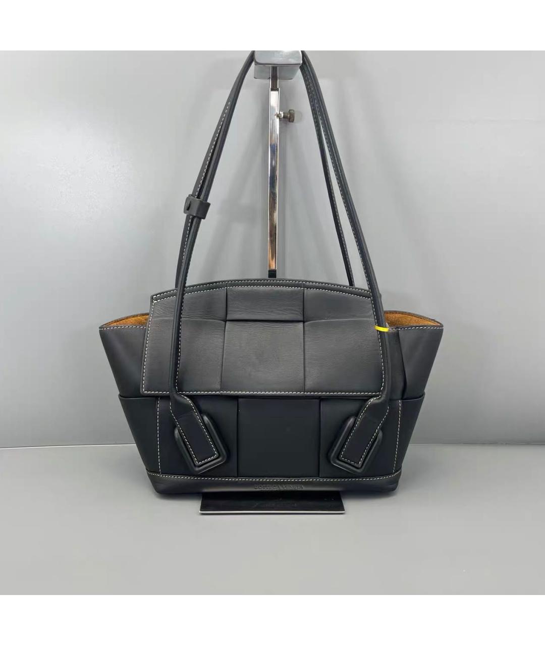 BOTTEGA VENETA Черная кожаная сумка тоут, фото 9