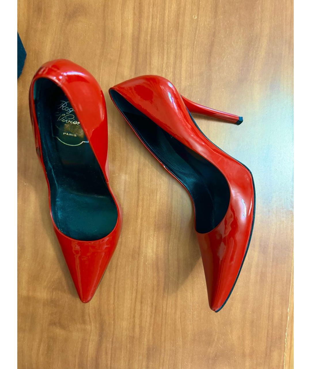 ROGER VIVIER Красные туфли из лакированной кожи, фото 2