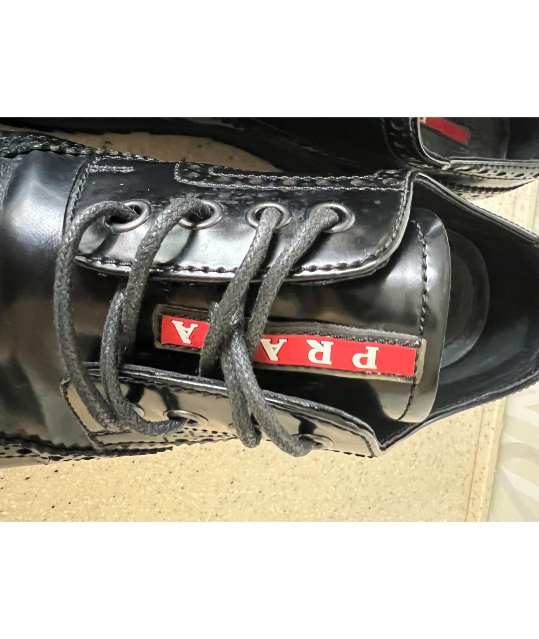 PRADA Черные низкие ботинки из лакированной кожи, фото 4