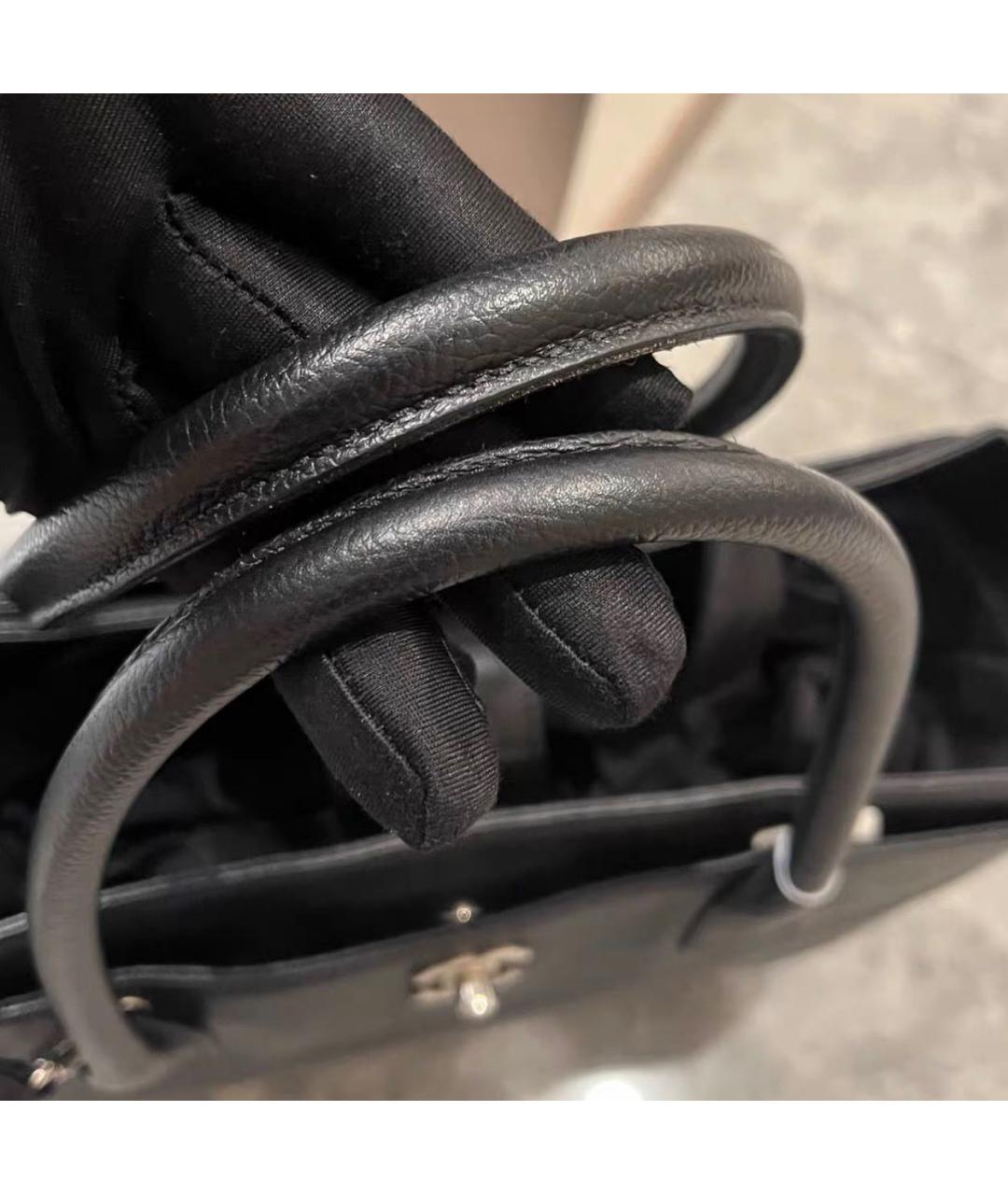 CHANEL Черная кожаная сумка тоут, фото 4