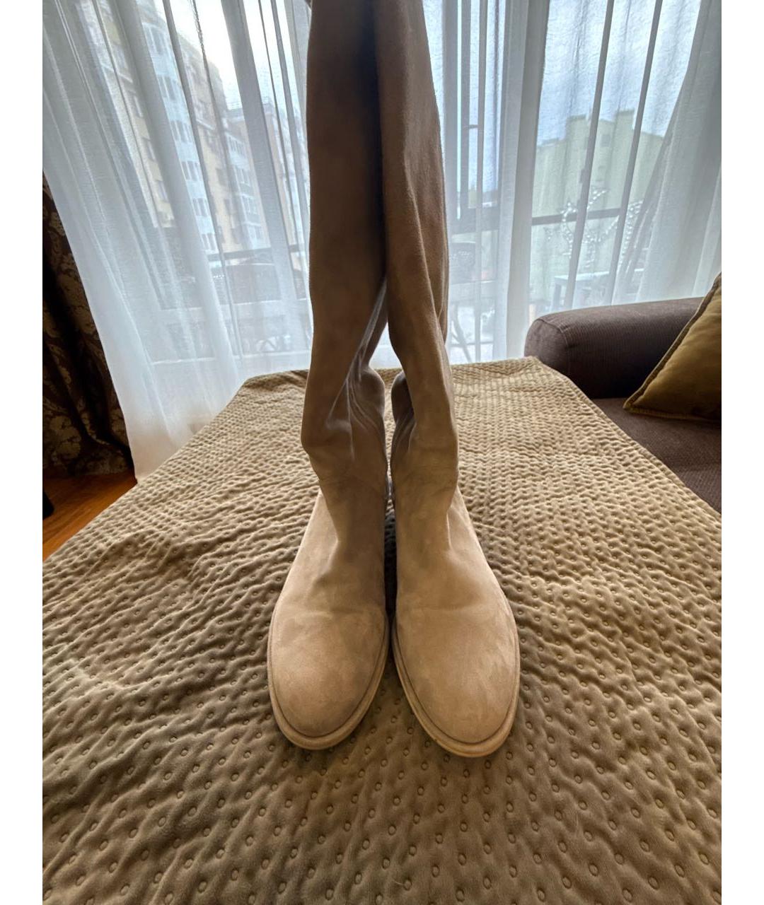 STUART WEITZMAN Бежевые замшевые ботфорты, фото 3