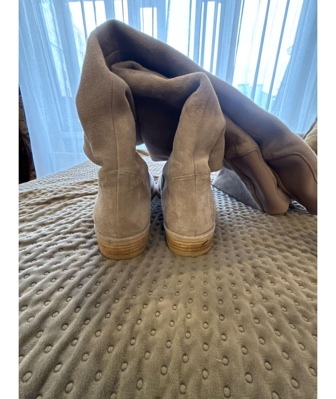STUART WEITZMAN Бежевые замшевые ботфорты, фото 4