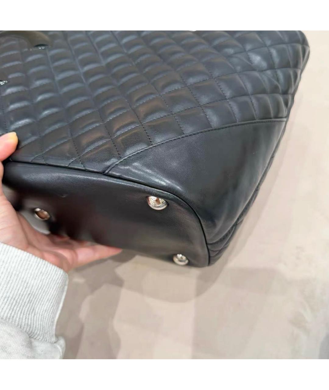 CHANEL Черная кожаная сумка тоут, фото 5