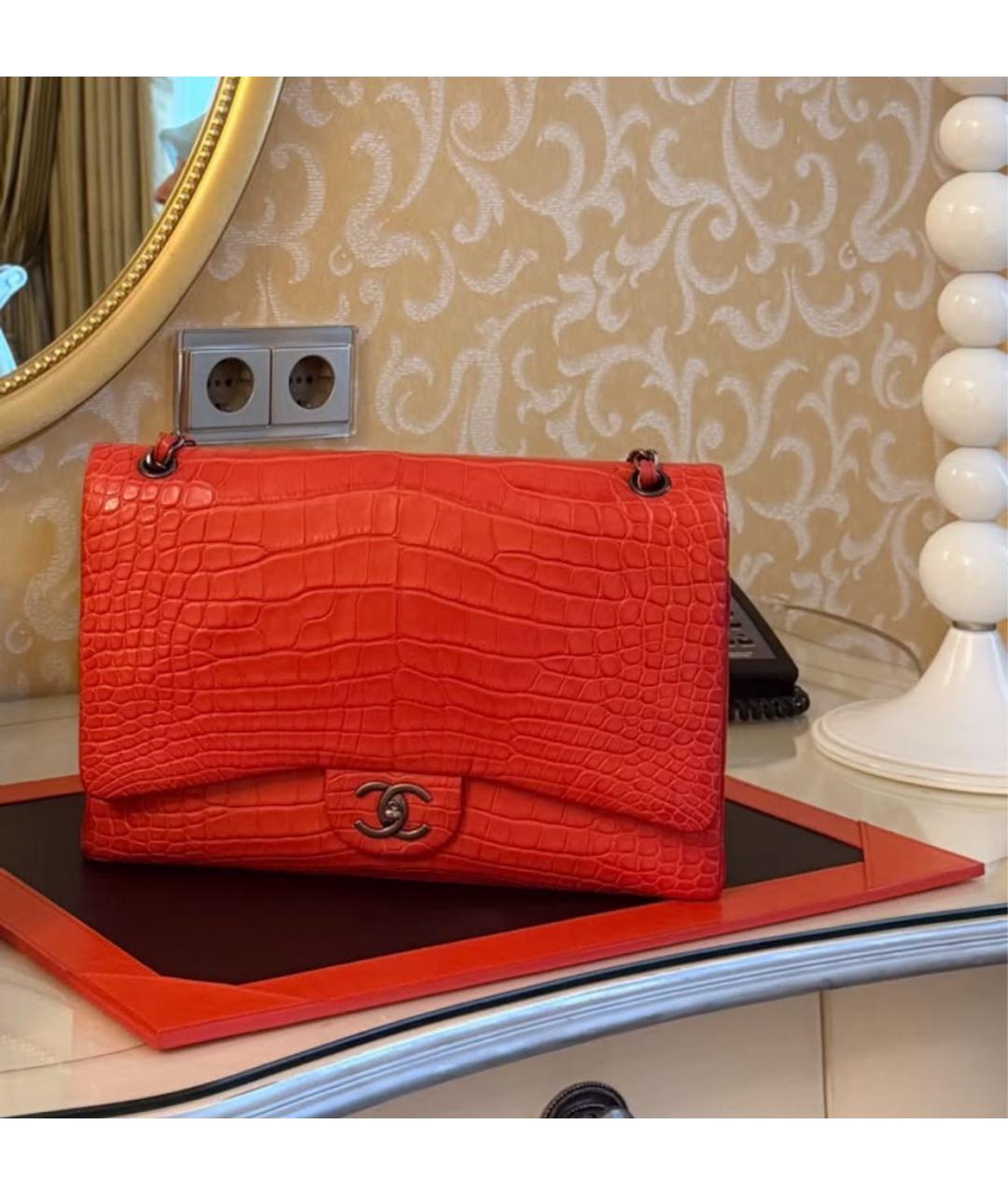 CHANEL Красная сумка через плечо из кожи крокодила, фото 7