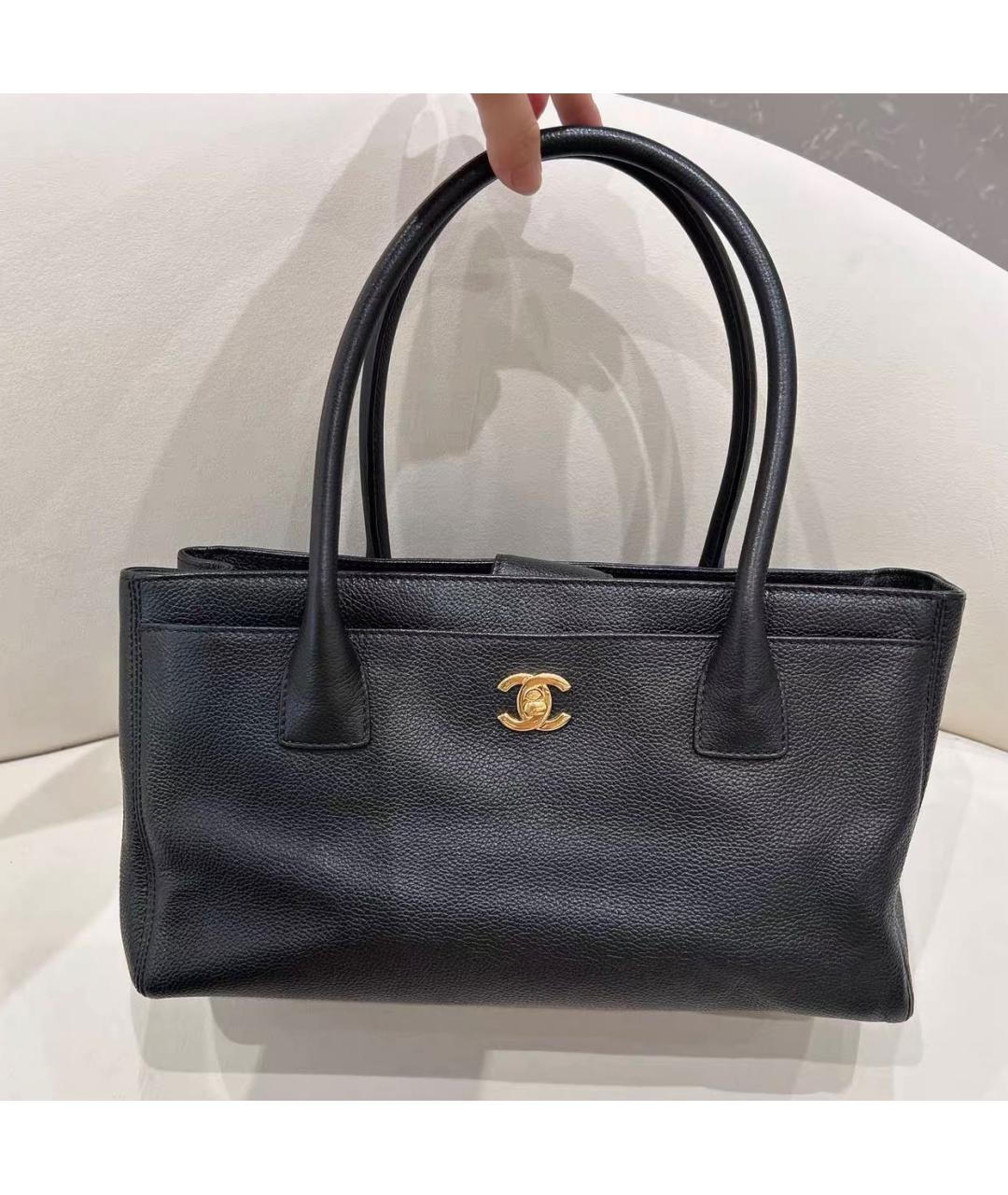 CHANEL Черная кожаная сумка с короткими ручками, фото 8