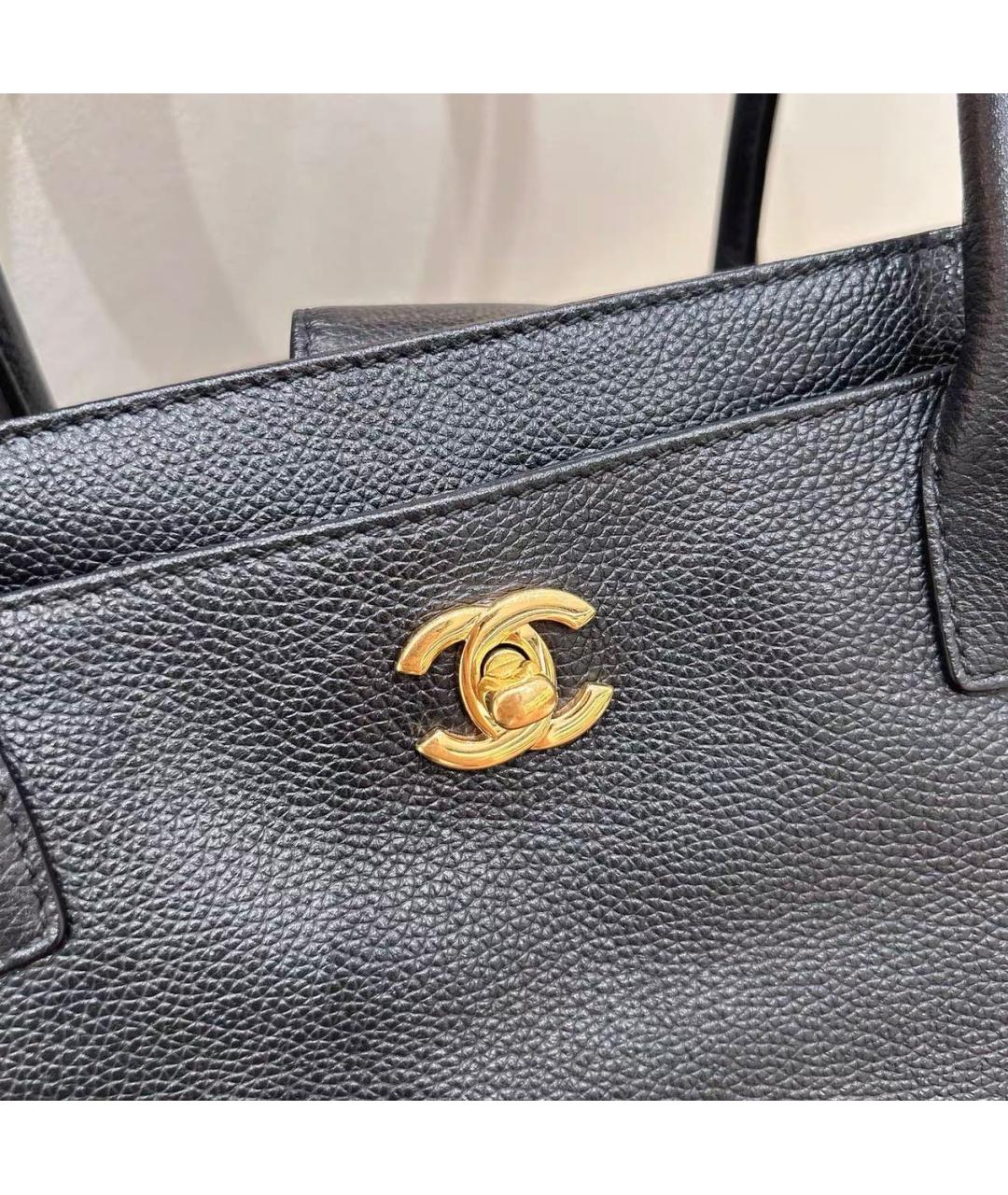 CHANEL Черная кожаная сумка с короткими ручками, фото 7
