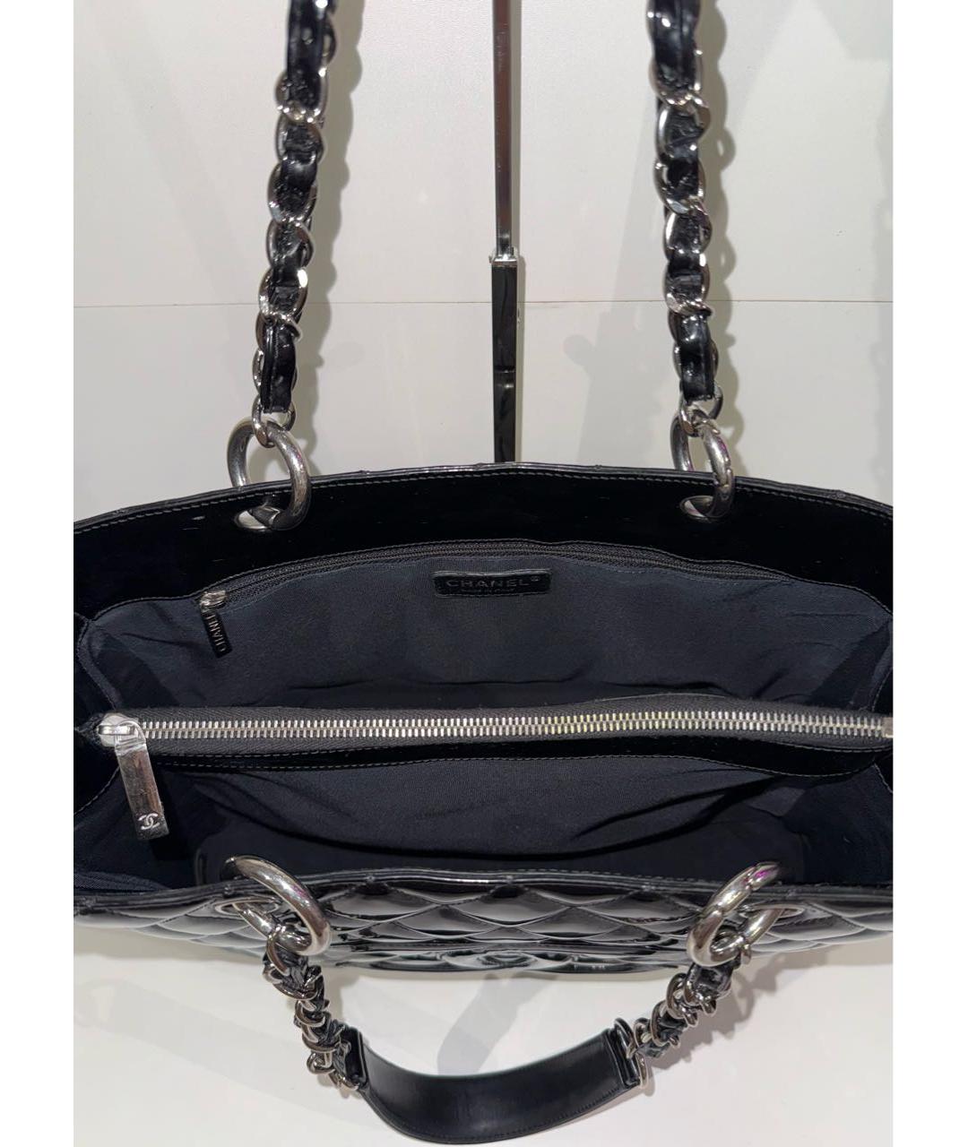 CHANEL Черная сумка тоут из лакированной кожи, фото 8