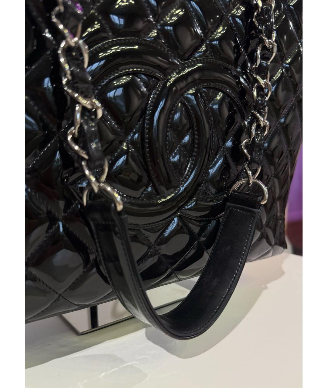 CHANEL Черная сумка тоут из лакированной кожи, фото 6
