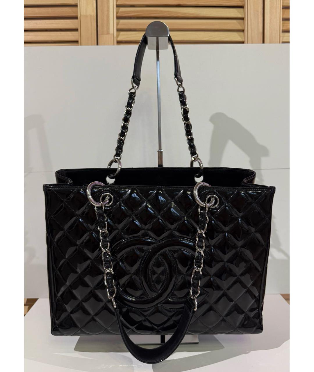 CHANEL Черная сумка тоут из лакированной кожи, фото 5