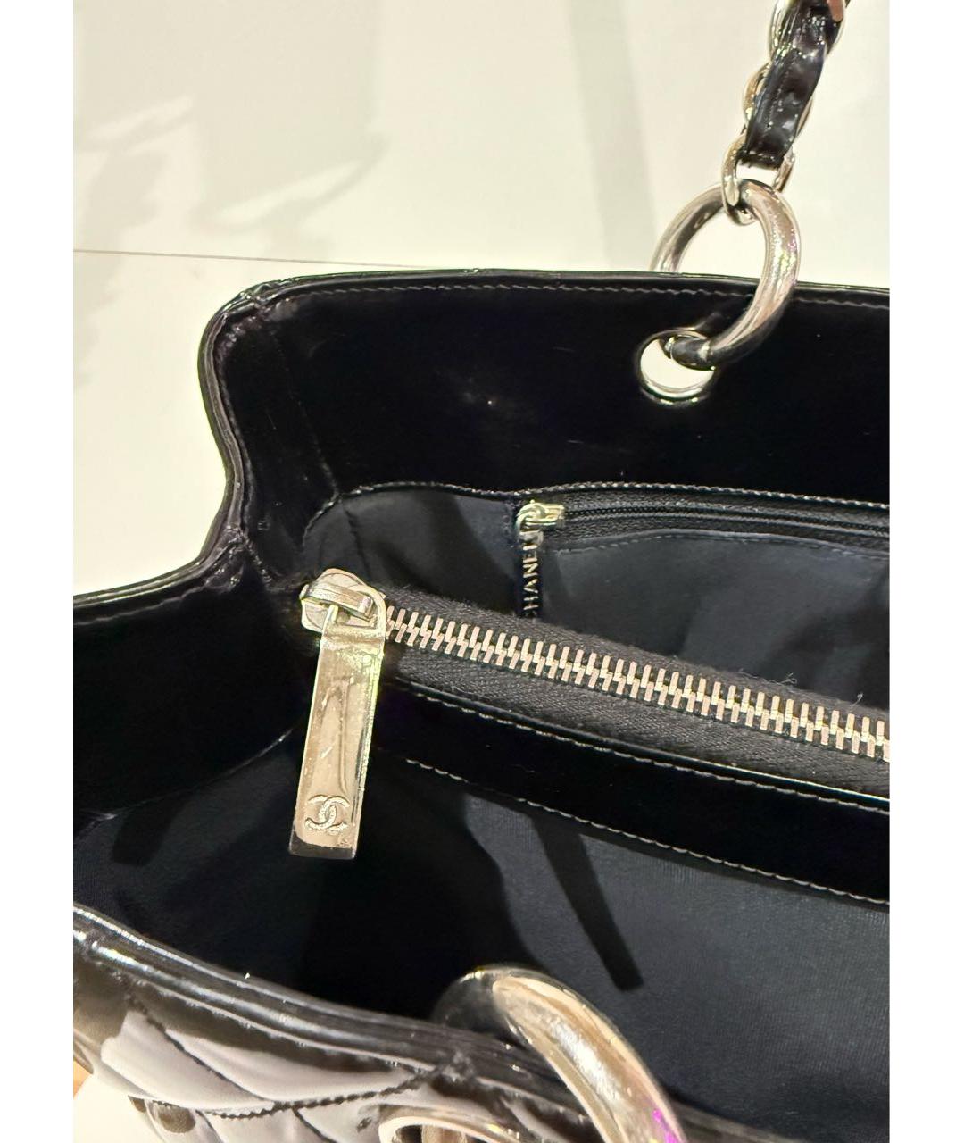 CHANEL Черная сумка тоут из лакированной кожи, фото 4