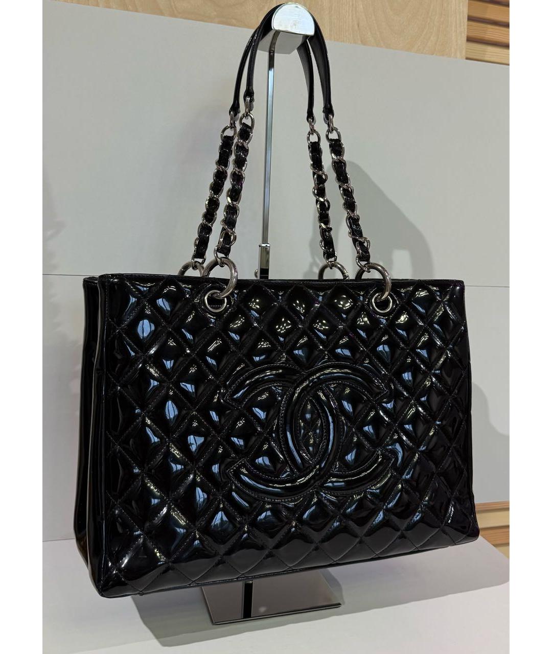 CHANEL Черная сумка тоут из лакированной кожи, фото 2
