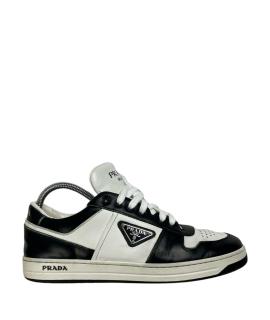 PRADA Низкие кроссовки / кеды