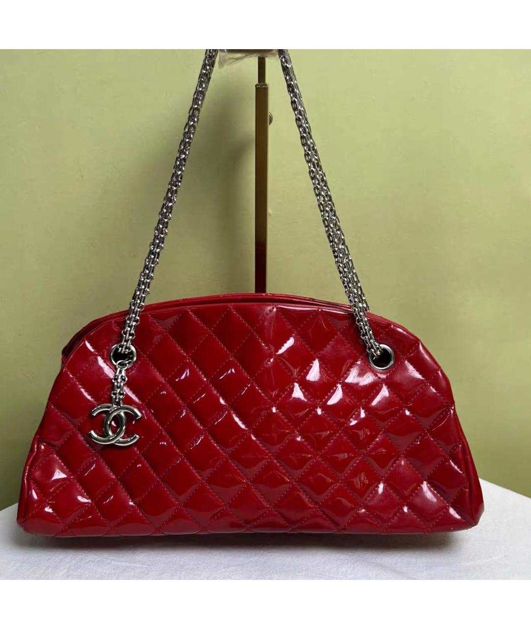 CHANEL Красная сумка с короткими ручками из лакированной кожи, фото 9