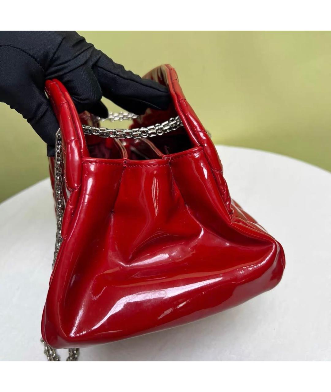 CHANEL Красная сумка с короткими ручками из лакированной кожи, фото 3