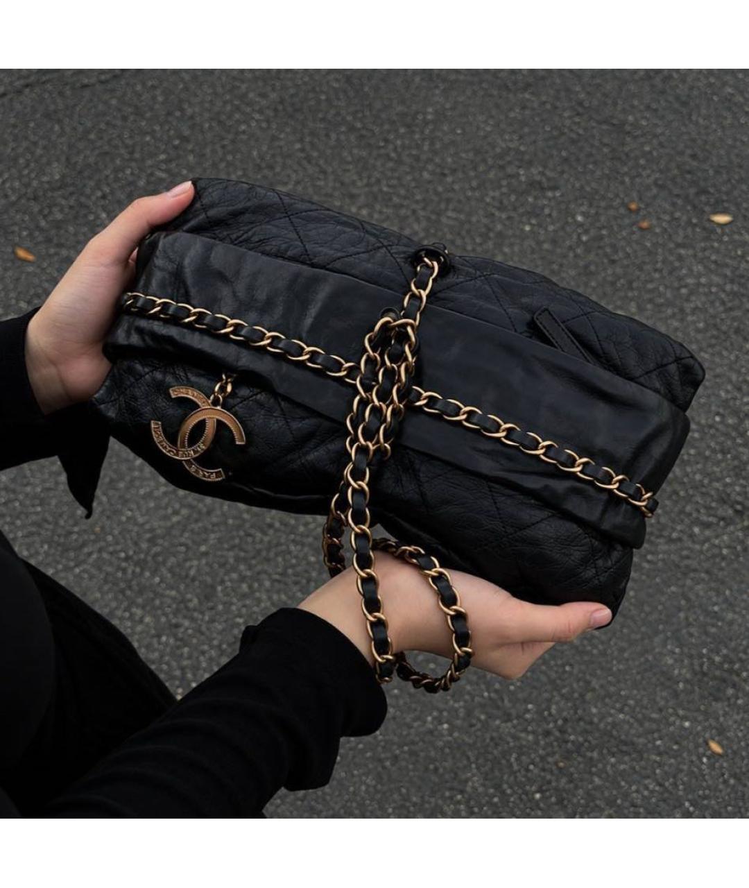 CHANEL Черная кожаная сумка с короткими ручками, фото 6