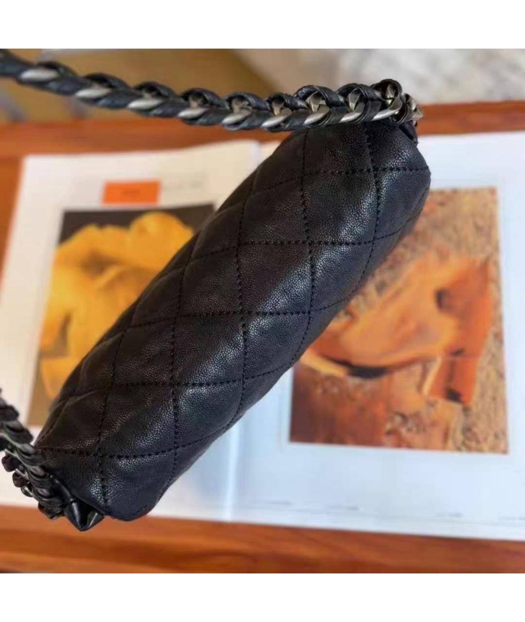 CHANEL Черная кожаная сумка с короткими ручками, фото 3