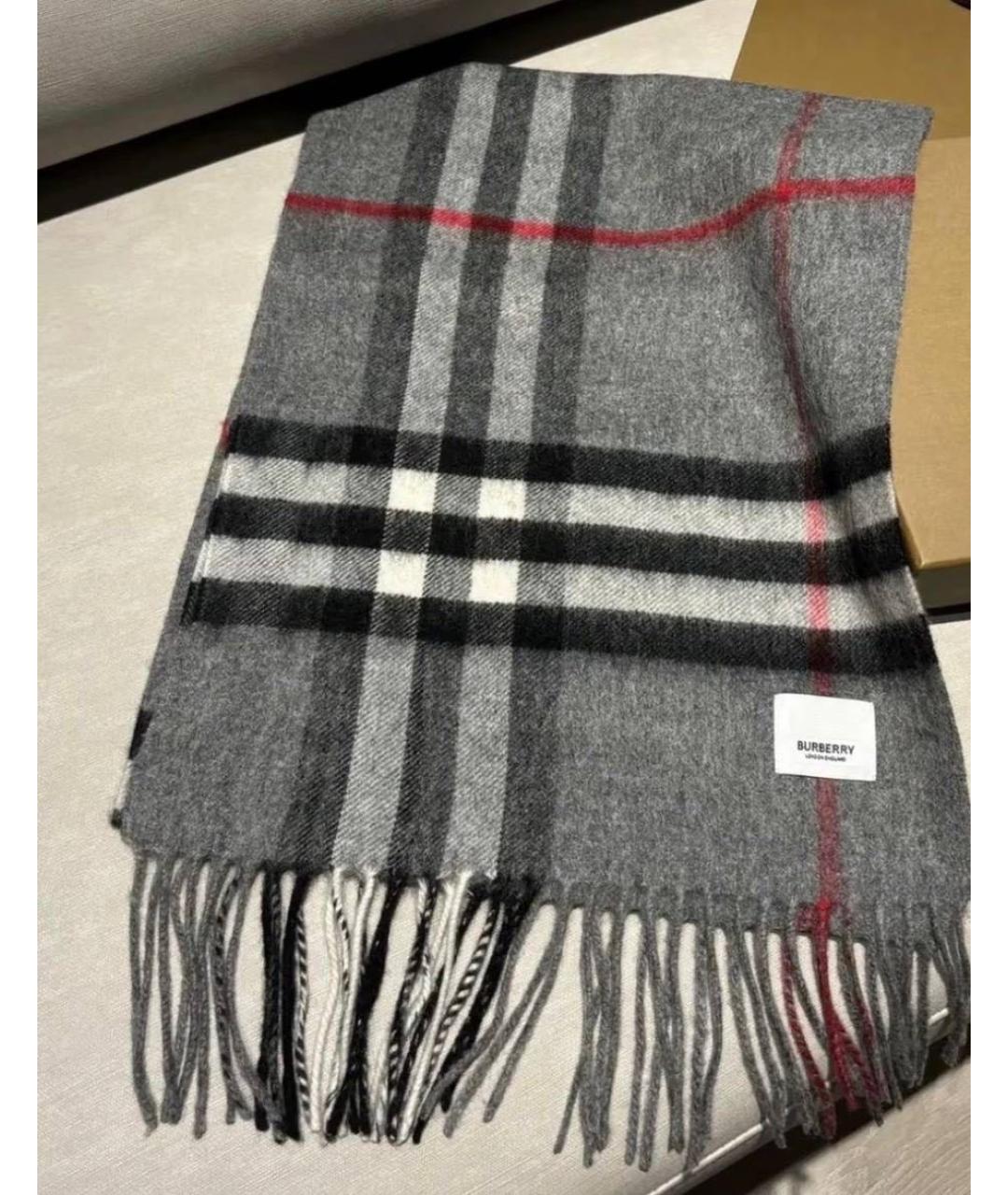 BURBERRY Серый кашемировый шарф, фото 3