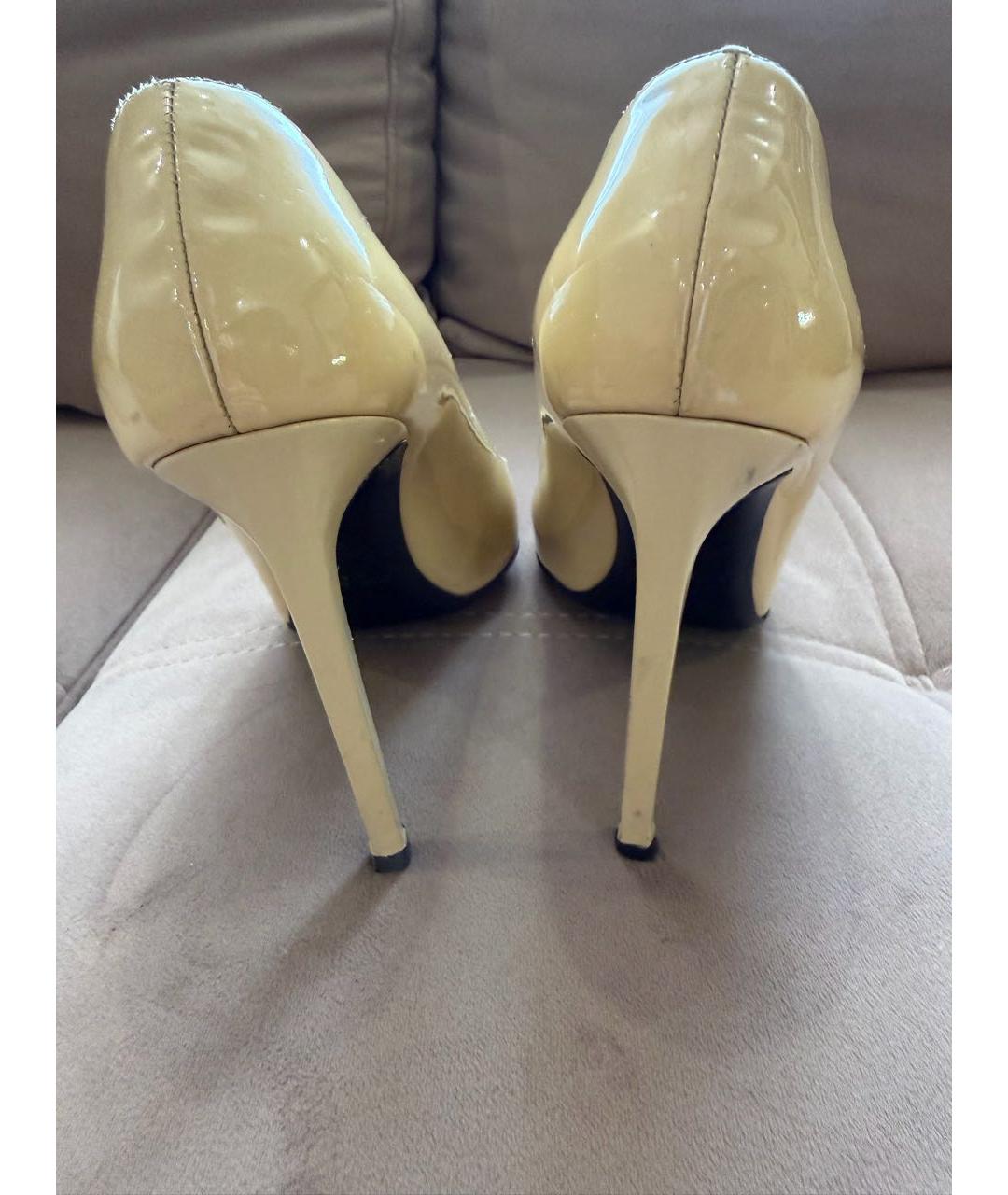 SAINT LAURENT Бежевые туфли из лакированной кожи, фото 4