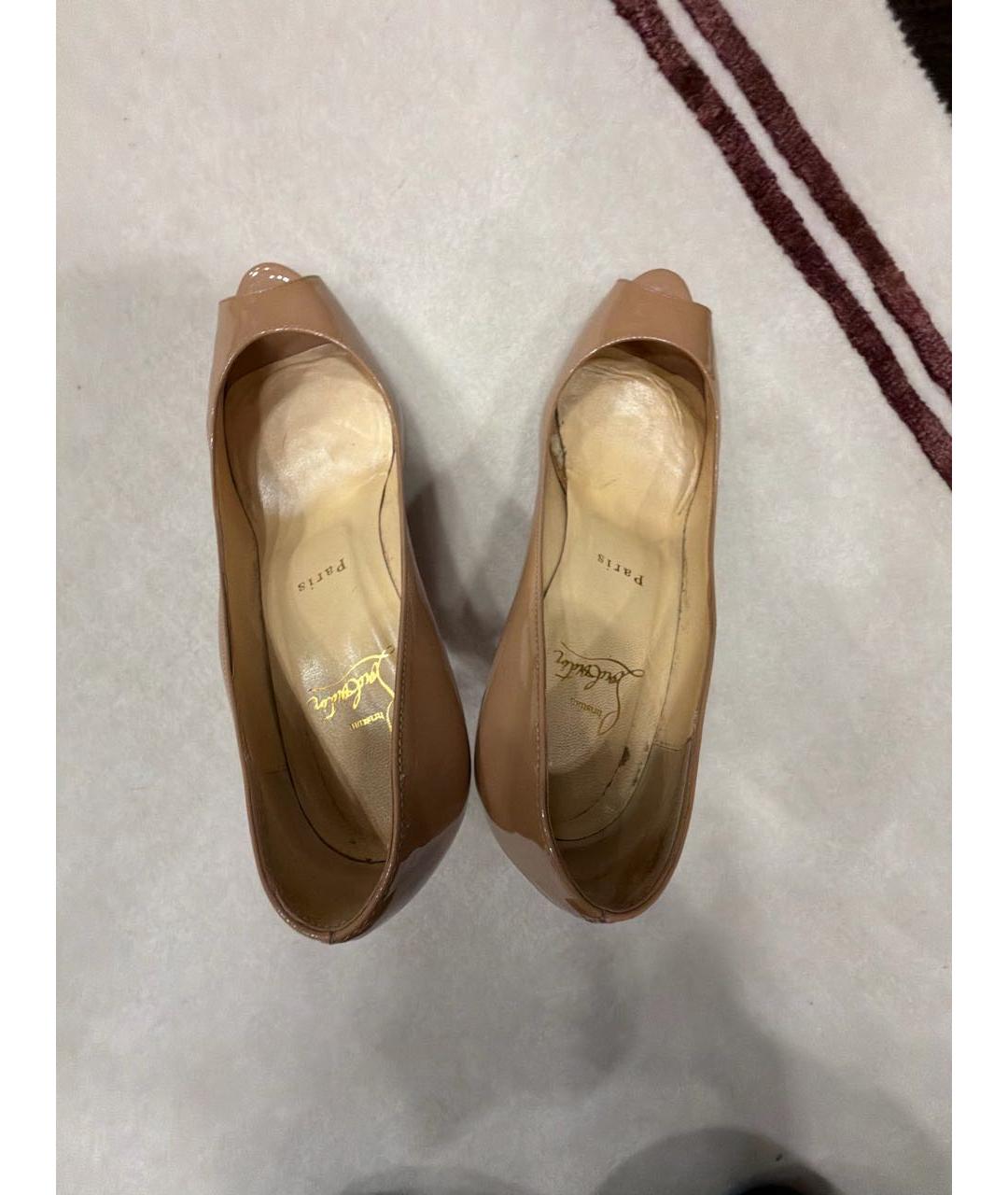 CHRISTIAN LOUBOUTIN Бежевые туфли из лакированной кожи, фото 3