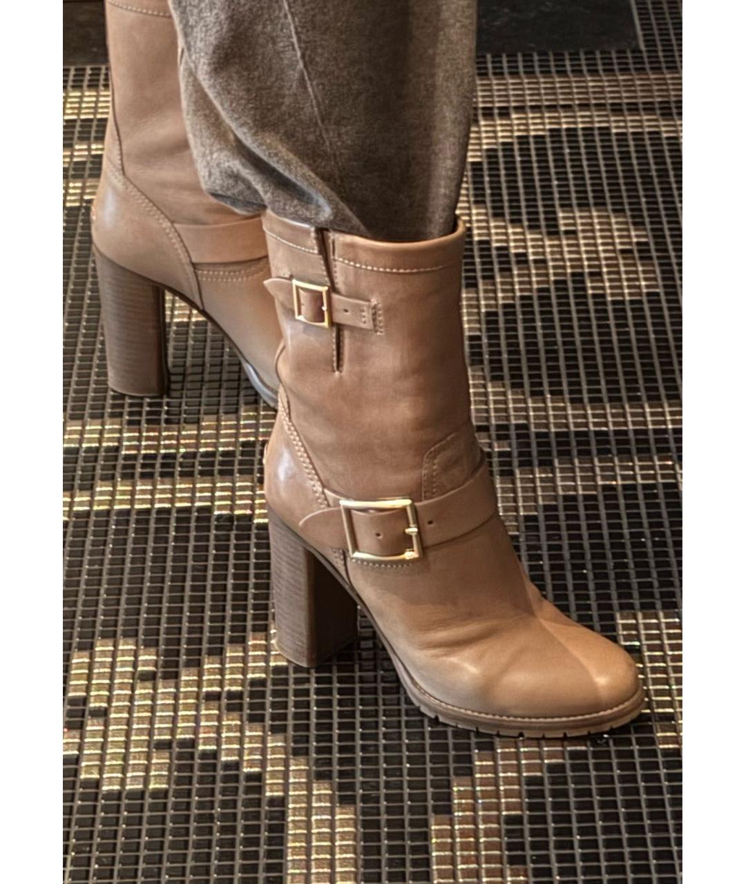 JIMMY CHOO Бежевые кожаные ботильоны, фото 6