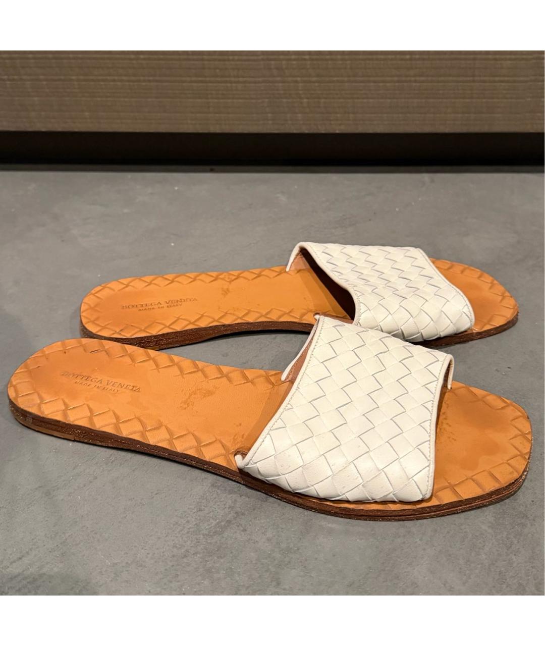 BOTTEGA VENETA Белые кожаные шлепанцы, фото 4