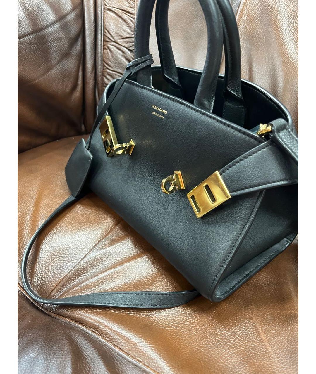FERRAGAMO Черная кожаная сумка с короткими ручками, фото 2