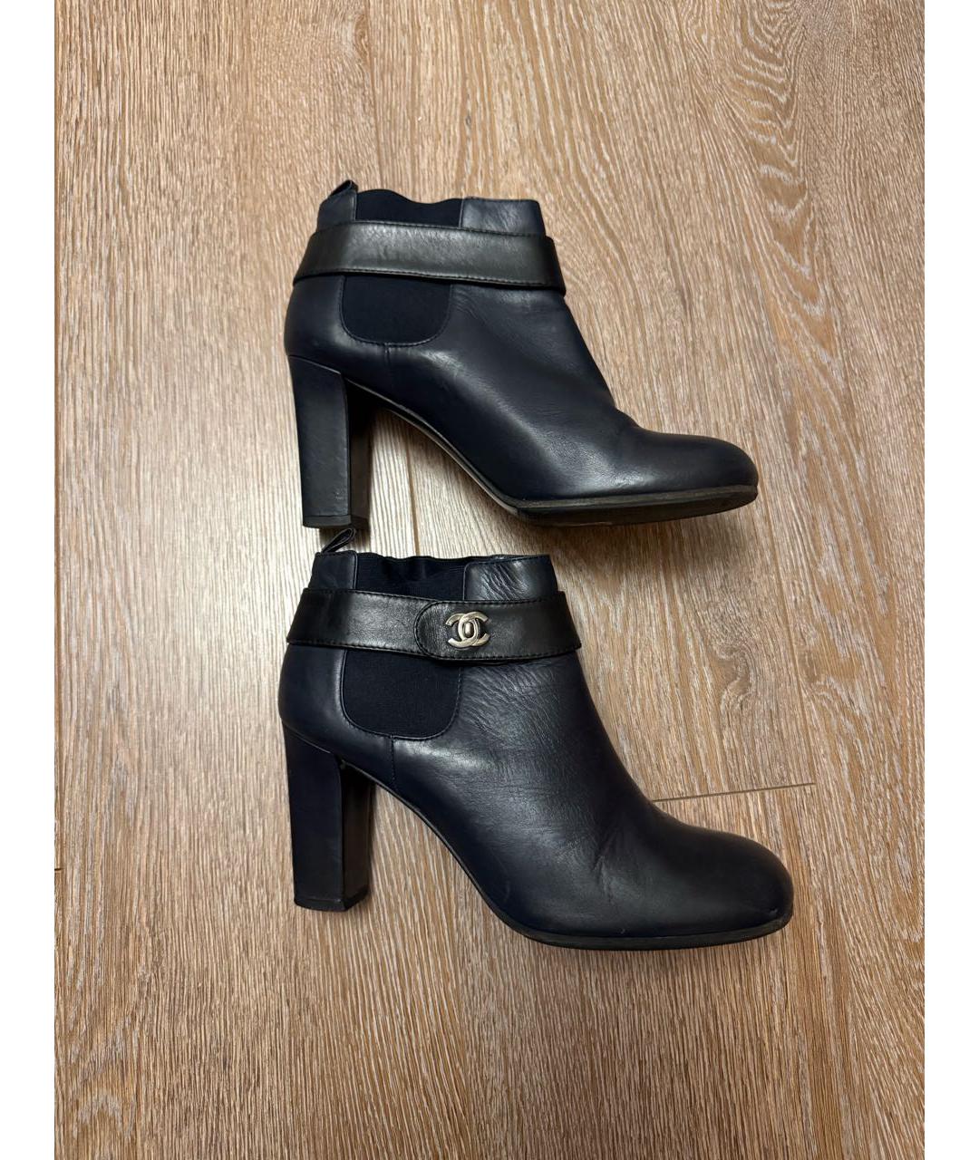 CHANEL Темно-синие кожаные ботильоны, фото 2