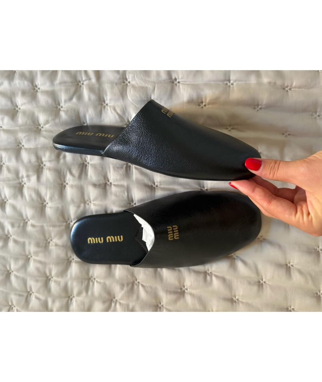 MIU MIU Черные кожаные мюли, фото 2