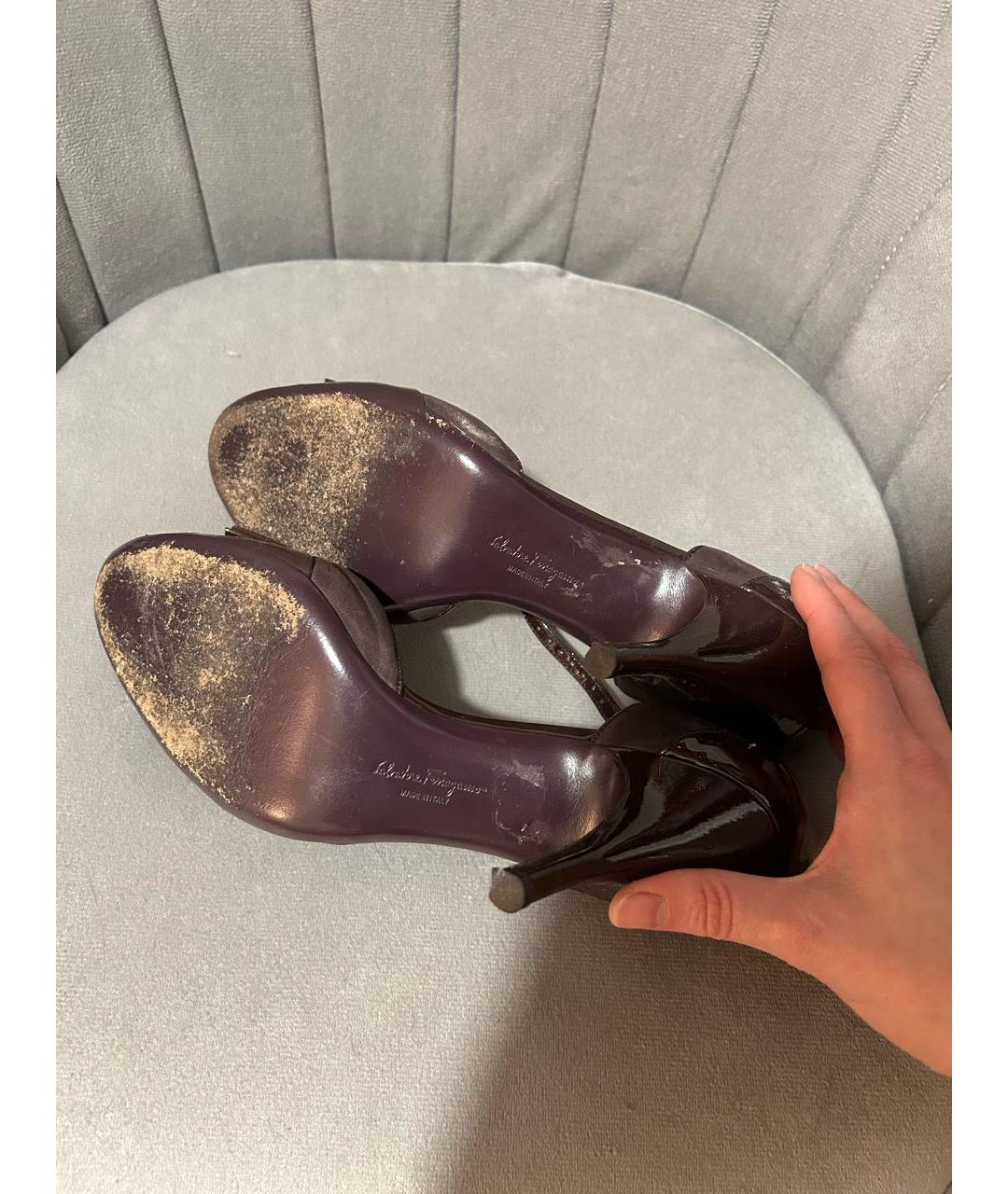FERRAGAMO Бордовые туфли из лакированной кожи, фото 5