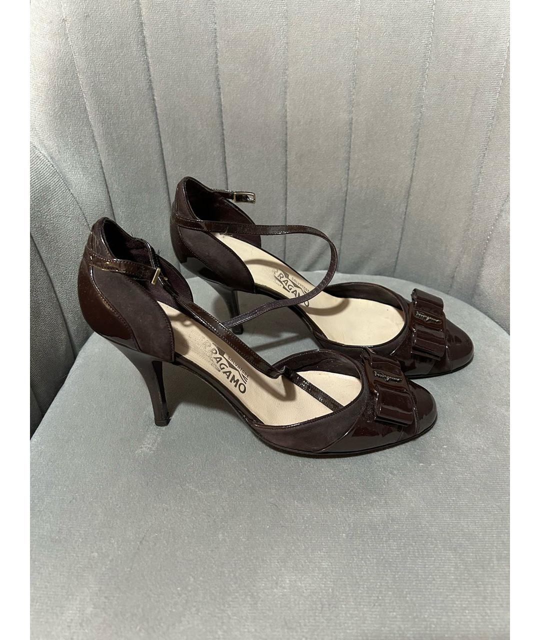 FERRAGAMO Бордовые туфли из лакированной кожи, фото 3