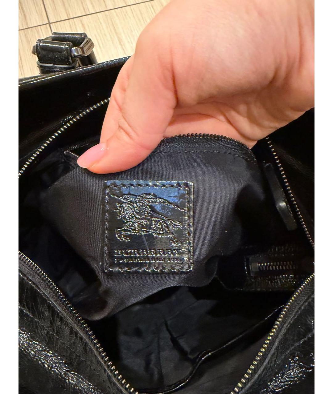 BURBERRY Черная сумка тоут из лакированной кожи, фото 5