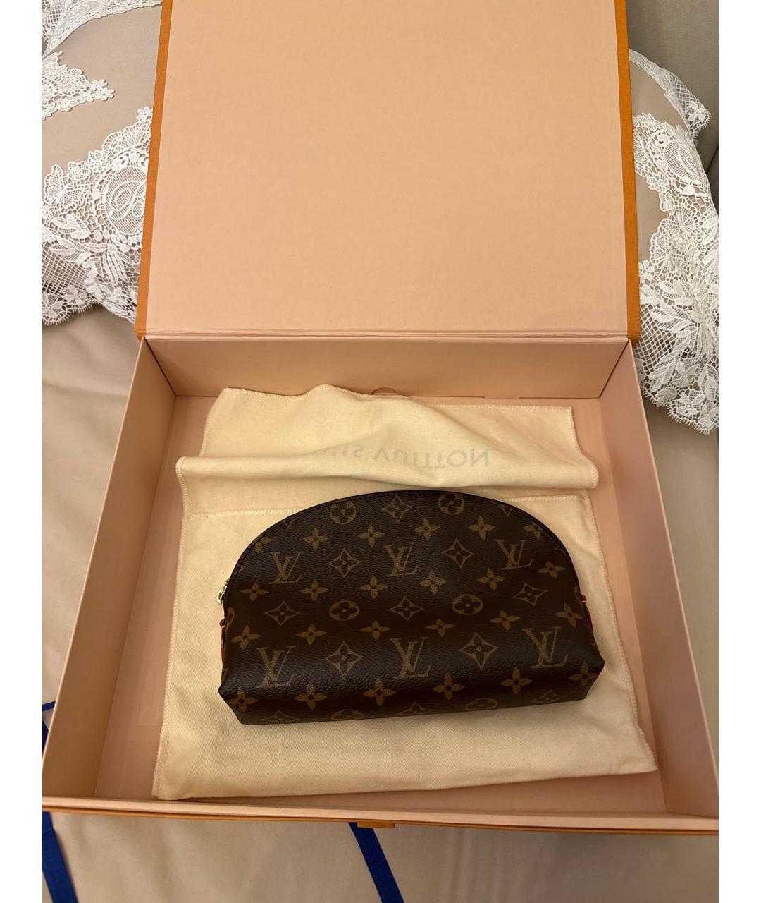 LOUIS VUITTON Коричневая косметичка из канвы, фото 7