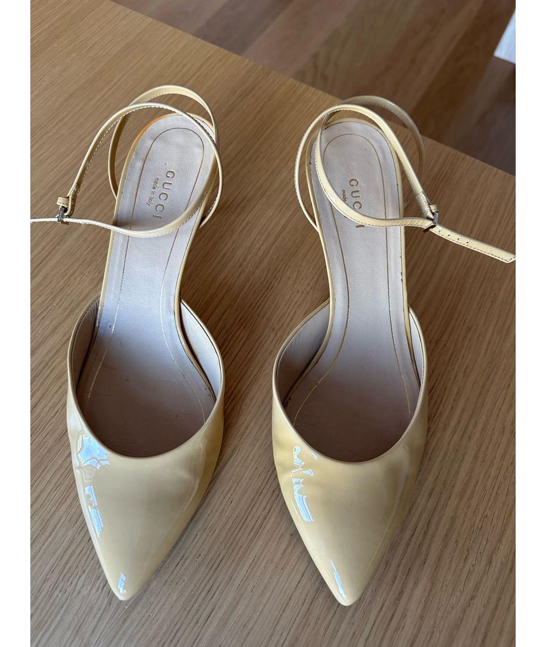 GUCCI Бежевые мюли из лакированной кожи, фото 2