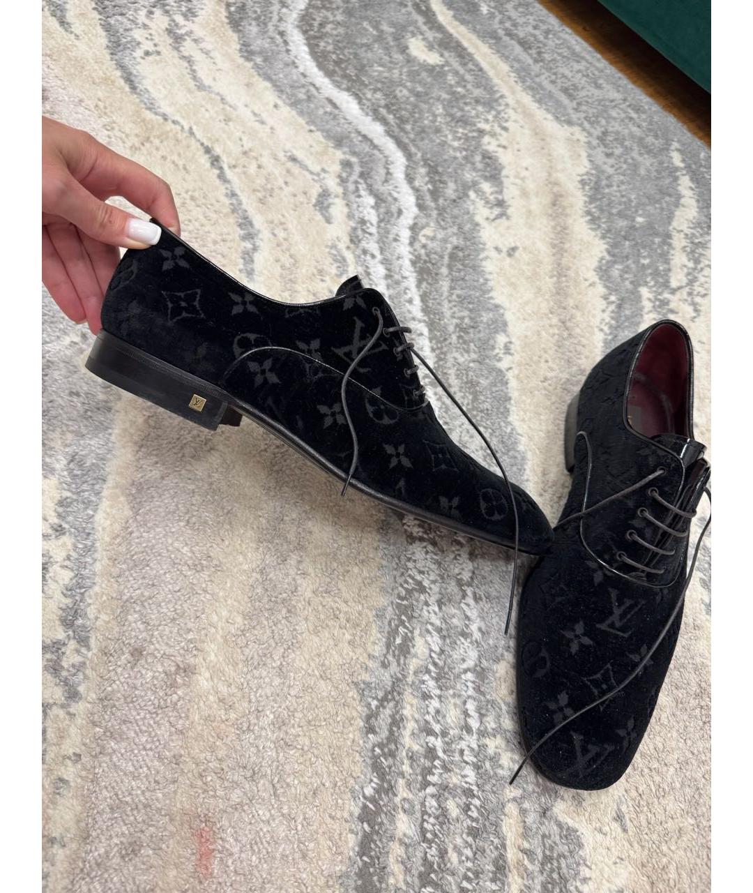 LOUIS VUITTON Черные бархатные туфли, фото 2