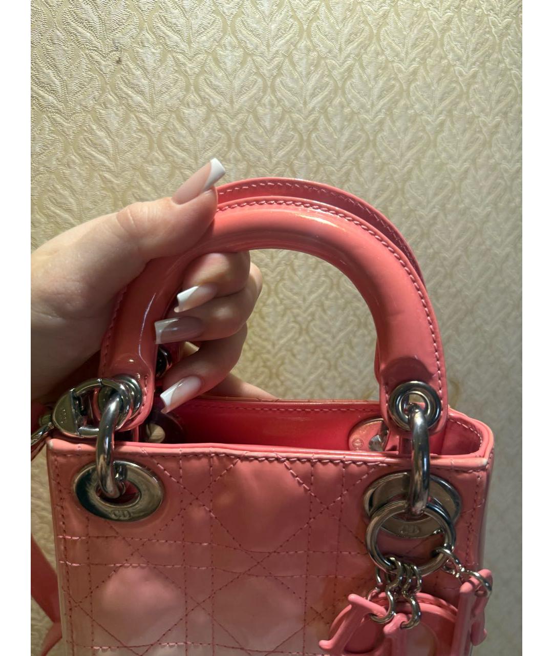 CHRISTIAN DIOR Коралловая сумка с короткими ручками из лакированной кожи, фото 3