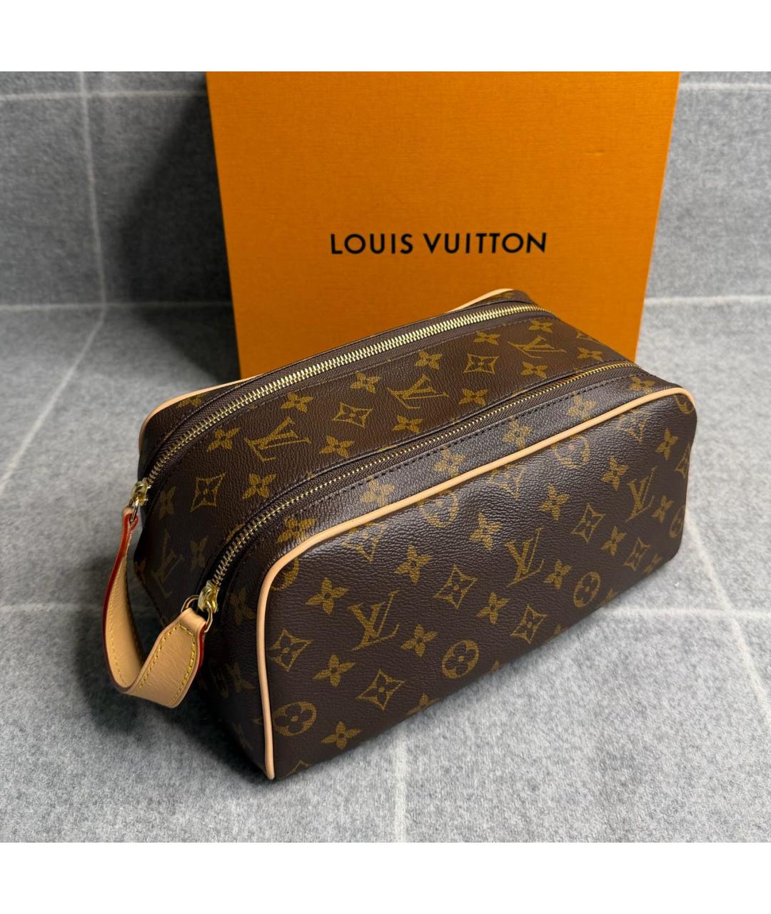 LOUIS VUITTON Коричневая косметичка из канвы, фото 2