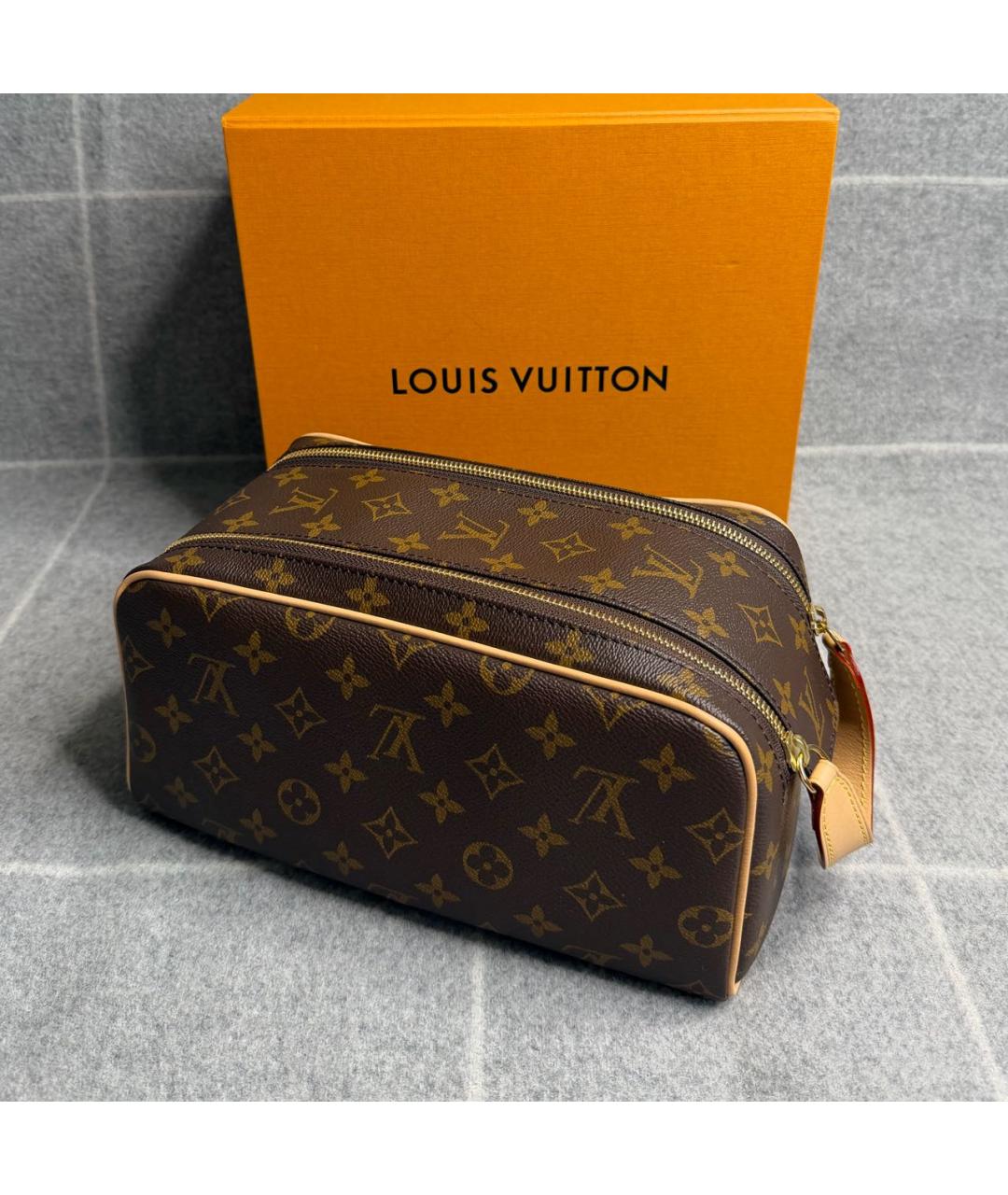 LOUIS VUITTON Коричневая косметичка из канвы, фото 4