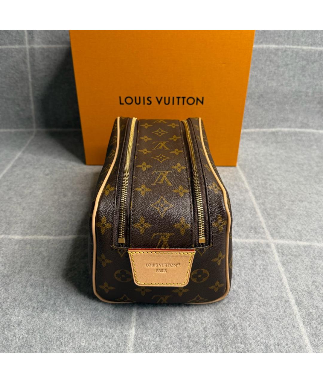 LOUIS VUITTON Коричневая косметичка из канвы, фото 5