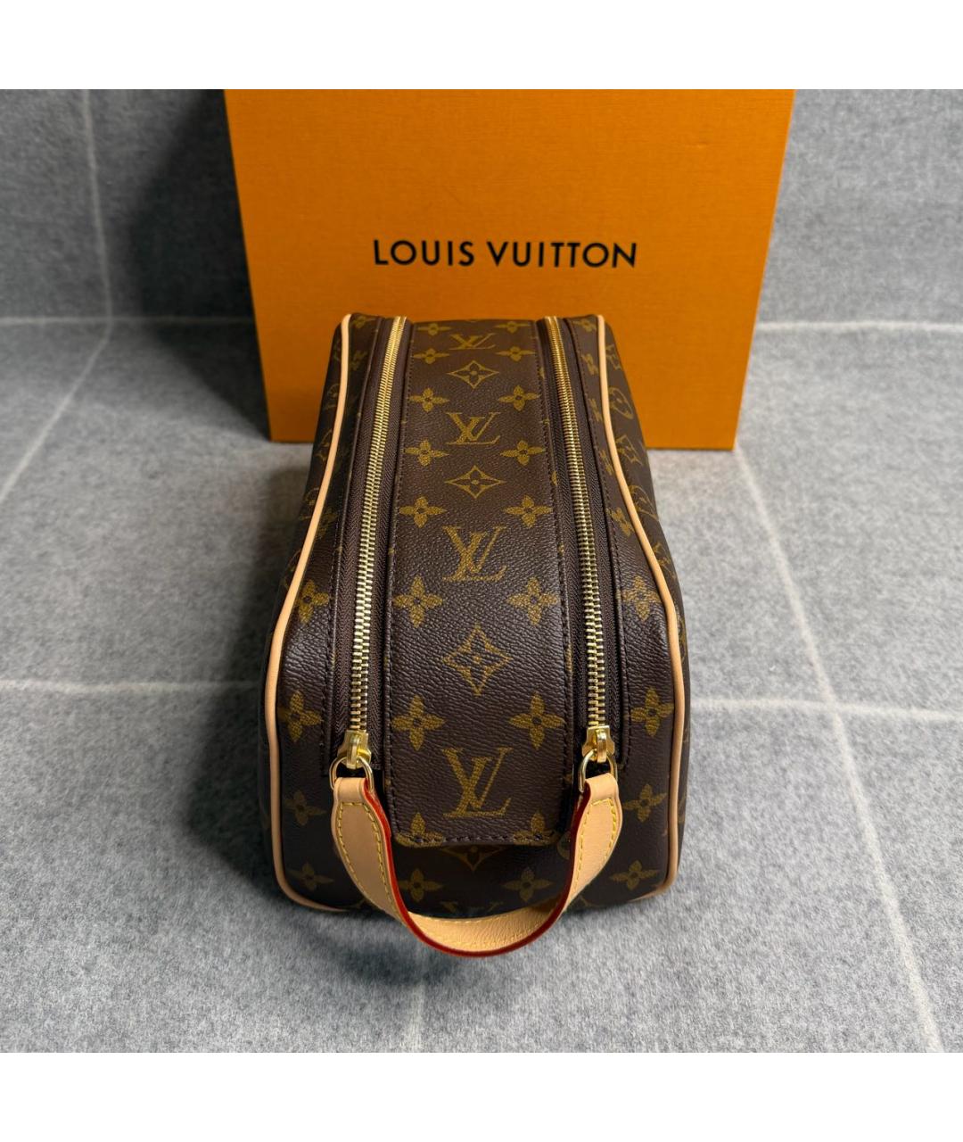 LOUIS VUITTON Коричневая косметичка из канвы, фото 3