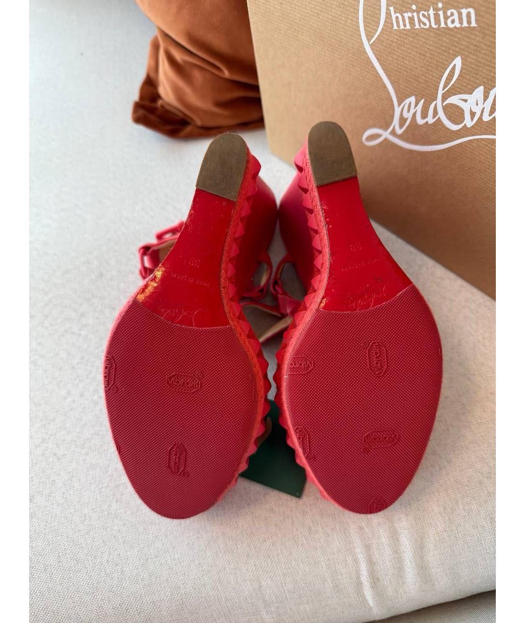 CHRISTIAN LOUBOUTIN Коралловые кожаные босоножки, фото 4