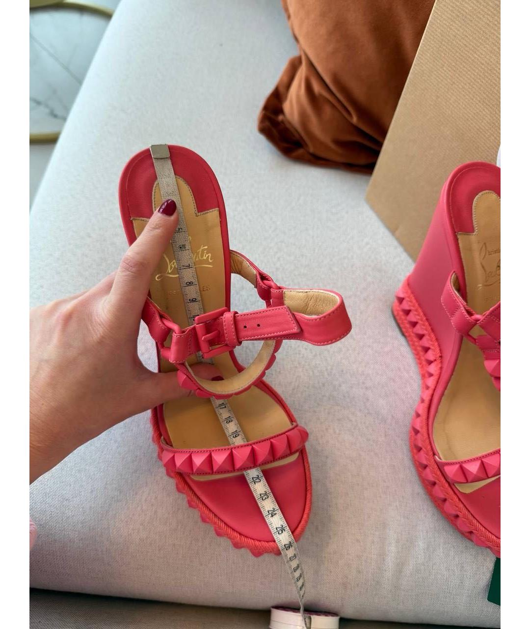 CHRISTIAN LOUBOUTIN Коралловые кожаные босоножки, фото 5