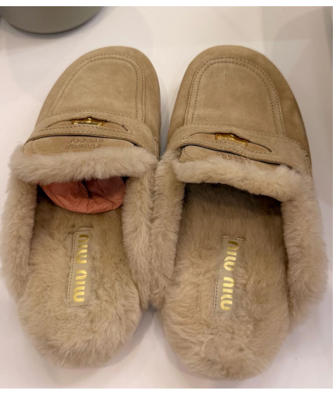 MIU MIU Бежевые замшевые мюли, фото 3