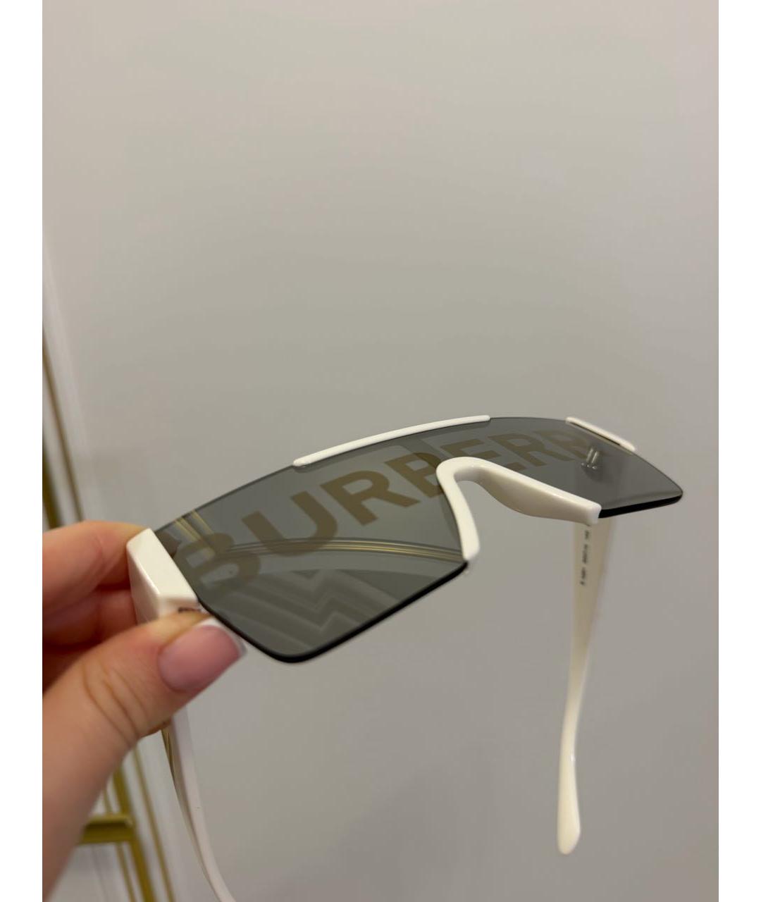 BURBERRY Белые пластиковые солнцезащитные очки, фото 5