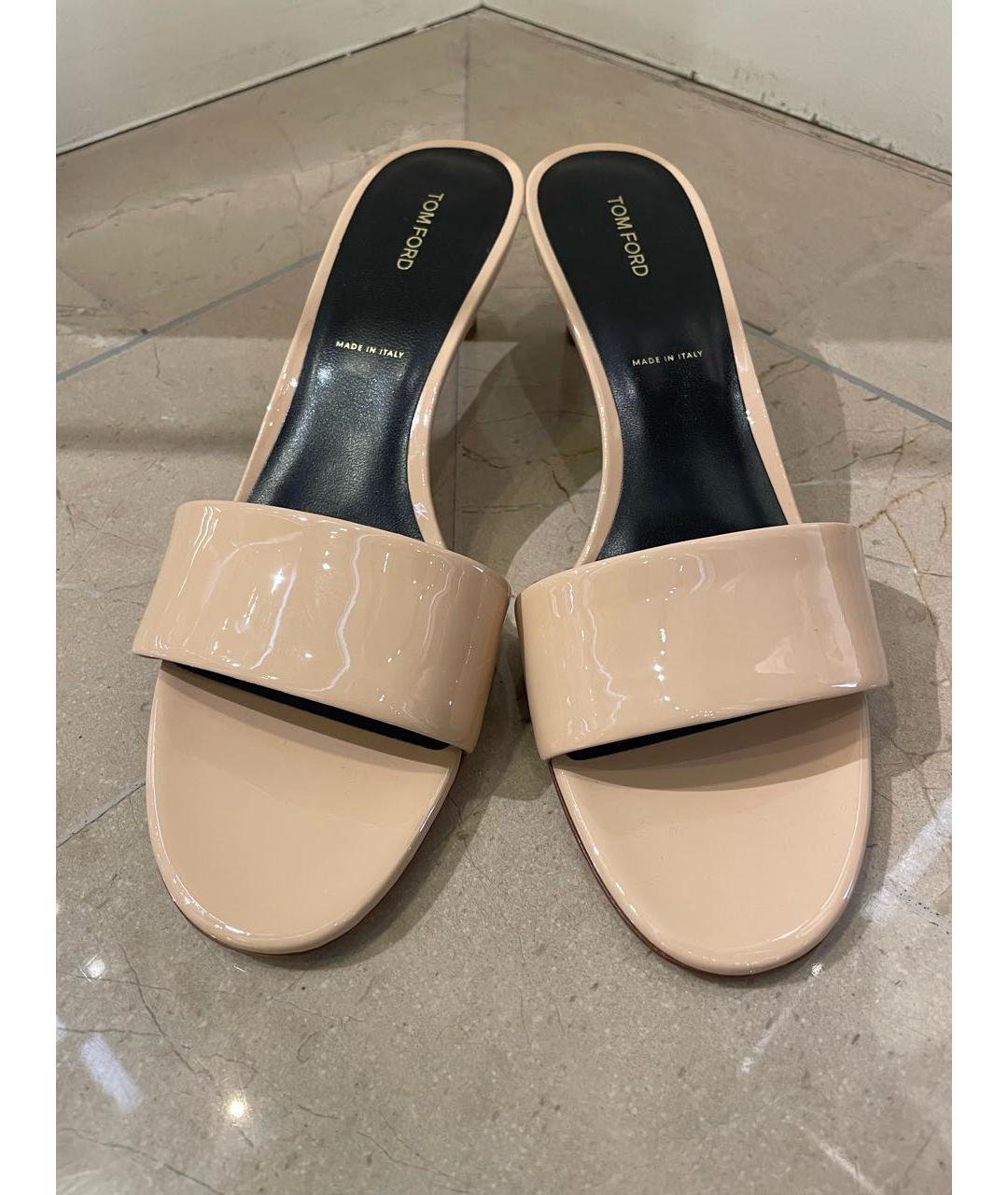 TOM FORD Бежевые мюли из лакированной кожи, фото 3