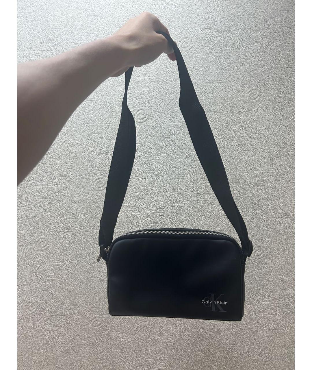 CALVIN KLEIN Черная сумка на плечо из искусственной кожи, фото 2